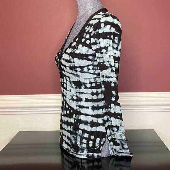 NWT Rock & Republic long sleeve button tee - Picture 2 of 3